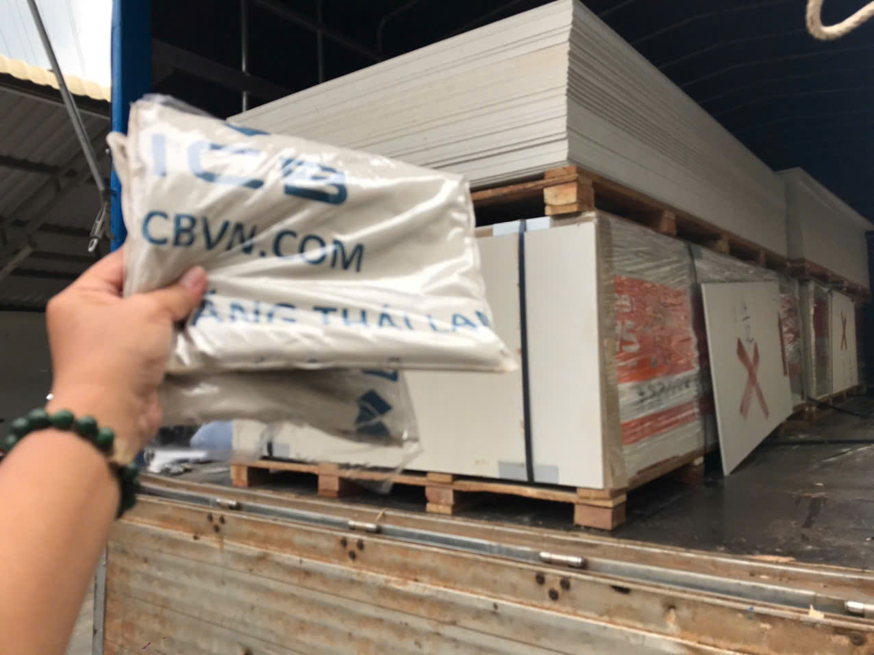 tang-qua-khach-hang-khi-mua-tam-lot-san-diamond-14mm